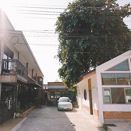 Sleepy House Chiang Rai Bed and Breakfast Εξωτερικό φωτογραφία